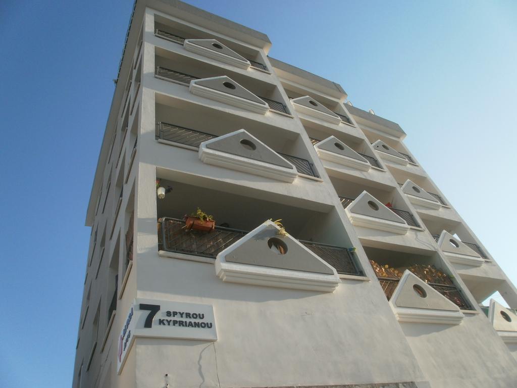 Alora Apartments Larnaca Eksteriør billede